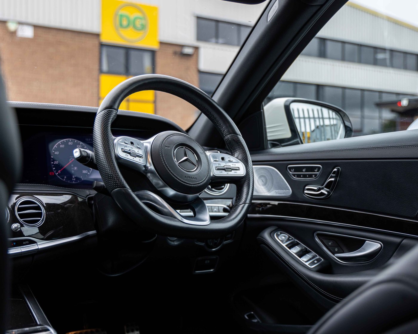 DG Cars executive chauffeur service